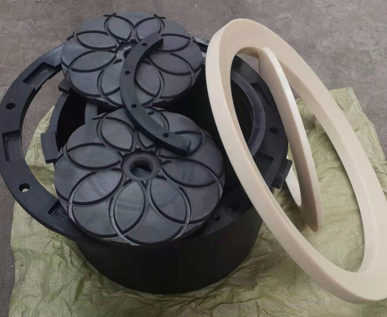 破碎機A尼龍?zhí)讖S家批發(fā)含油尼龍?zhí)?></a></span></div>
	   <ul>
	   <li><a href=