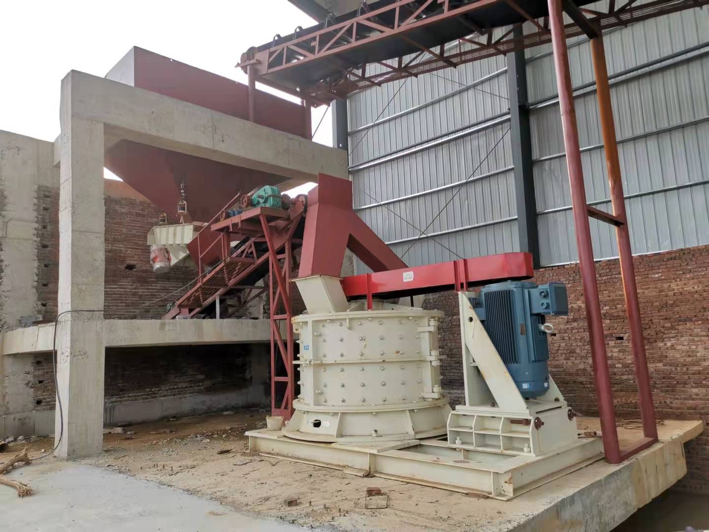 立軸復(fù)合式破碎機產(chǎn)品圖片