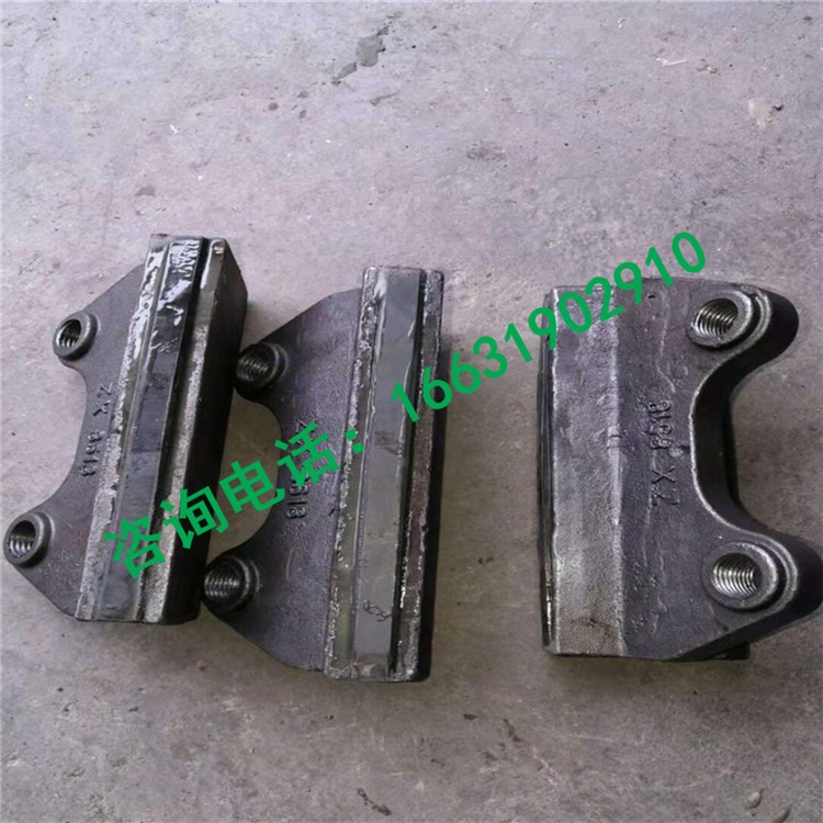 8518高耐磨制砂機(jī)拋料頭錘頭出口刀頭分料錐導(dǎo)流板耐磨塊