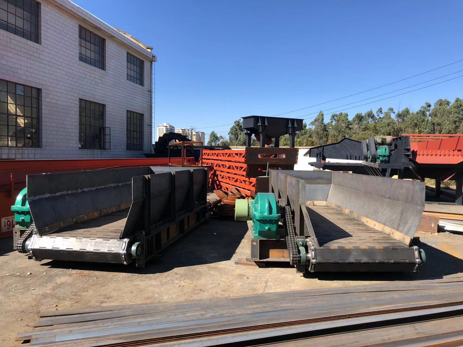 云南諾創(chuàng)機(jī)械重型鏈板給料機(jī)