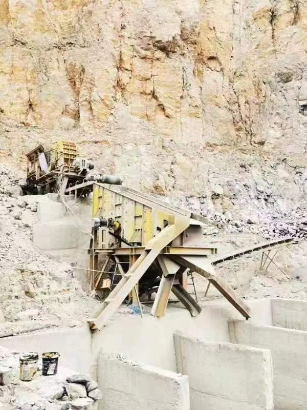 二手日產(chǎn)1500噸半移動石子生產(chǎn)線石料破碎機制砂機出售產(chǎn)品圖片