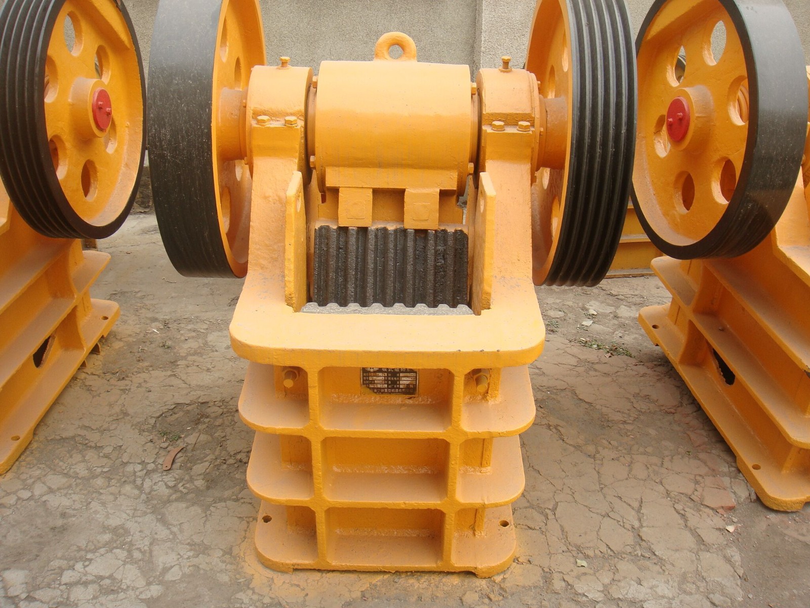 礦石破碎機(jī)顎式破碎機(jī)