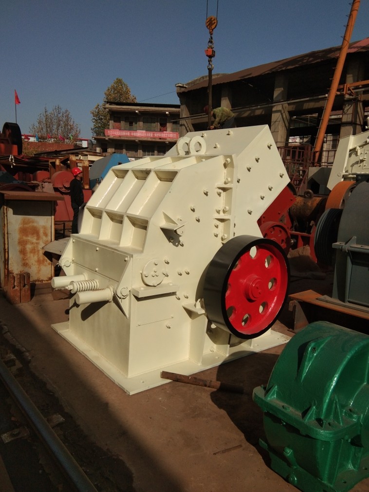 河南少林重機(jī)錘式破碎機(jī)