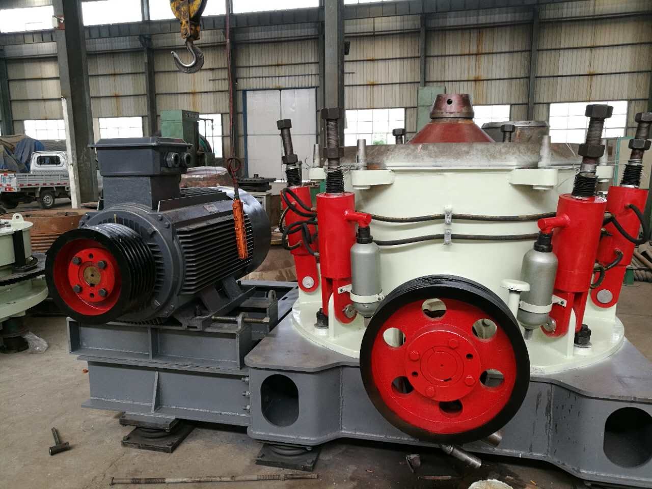 液壓圓錐破碎機(jī)河卵石破碎機(jī)