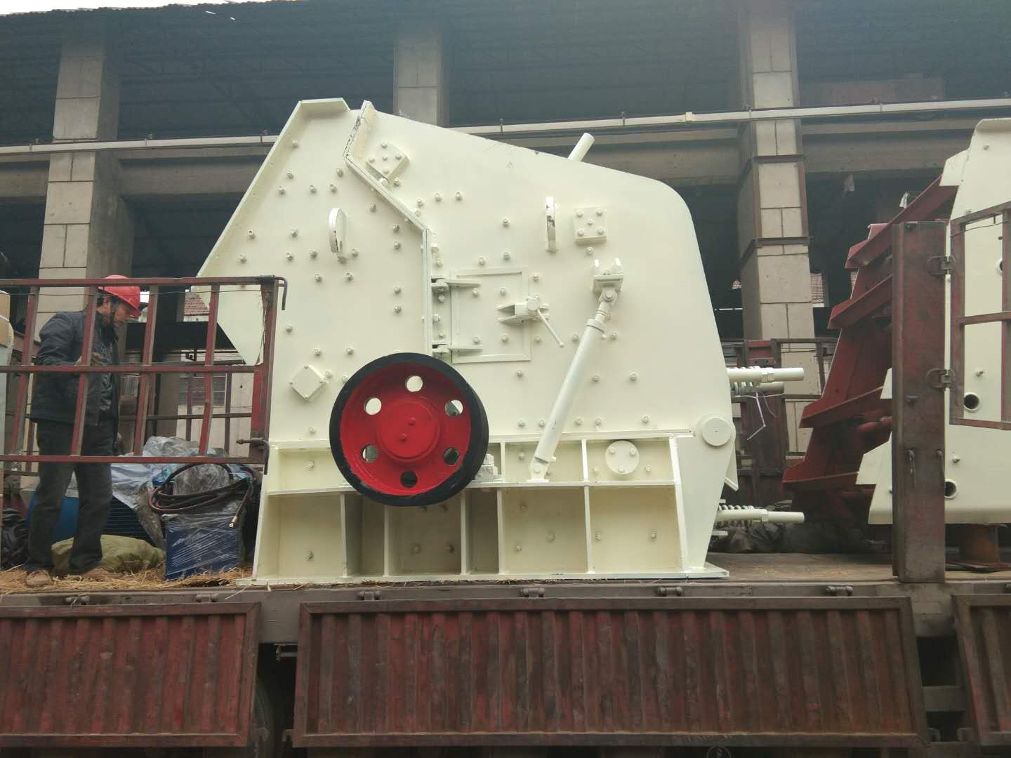 供應(yīng)河南少重反擊式破碎機，破碎中硬度物料