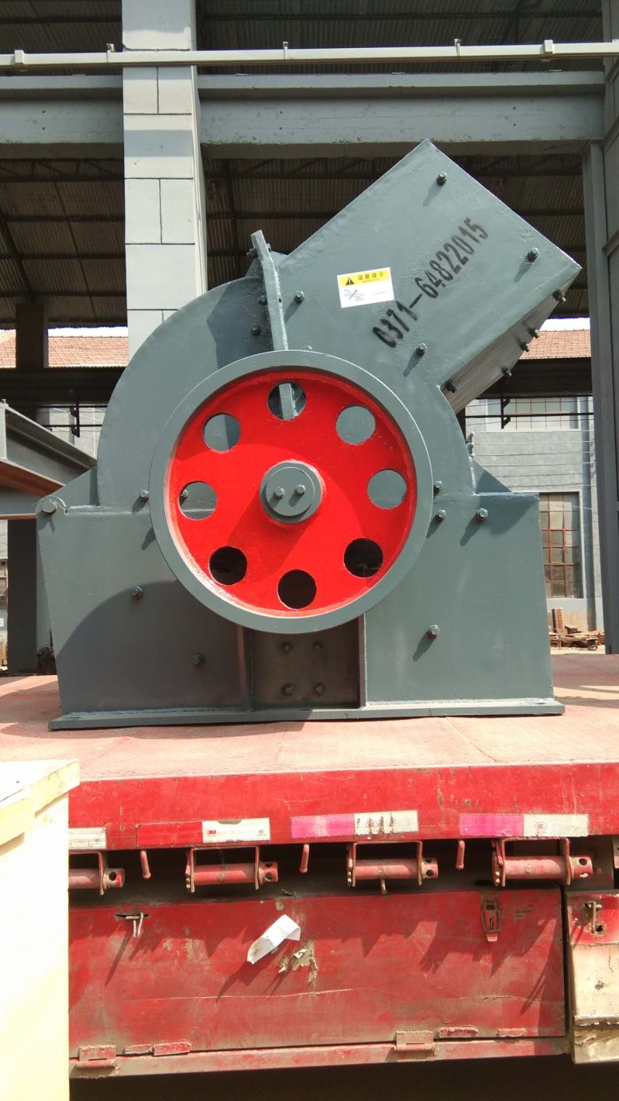 廠家直銷河南少重錘式破碎機(jī)，型號(hào)齊全，價(jià)格優(yōu)惠