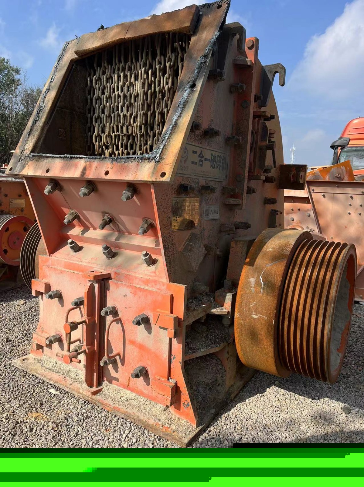 二手時(shí)產(chǎn)150噸二合一石料破碎機(jī)帶200kw電機(jī)13萬(wàn)
