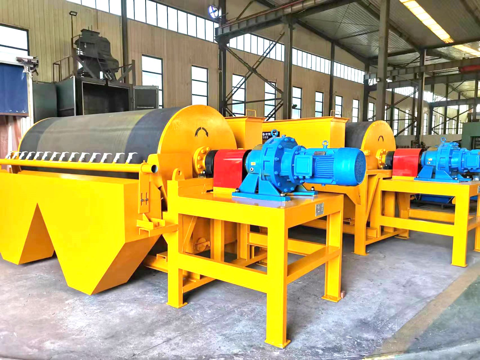 濕式永磁滾筒磁選機(jī)產(chǎn)品圖片