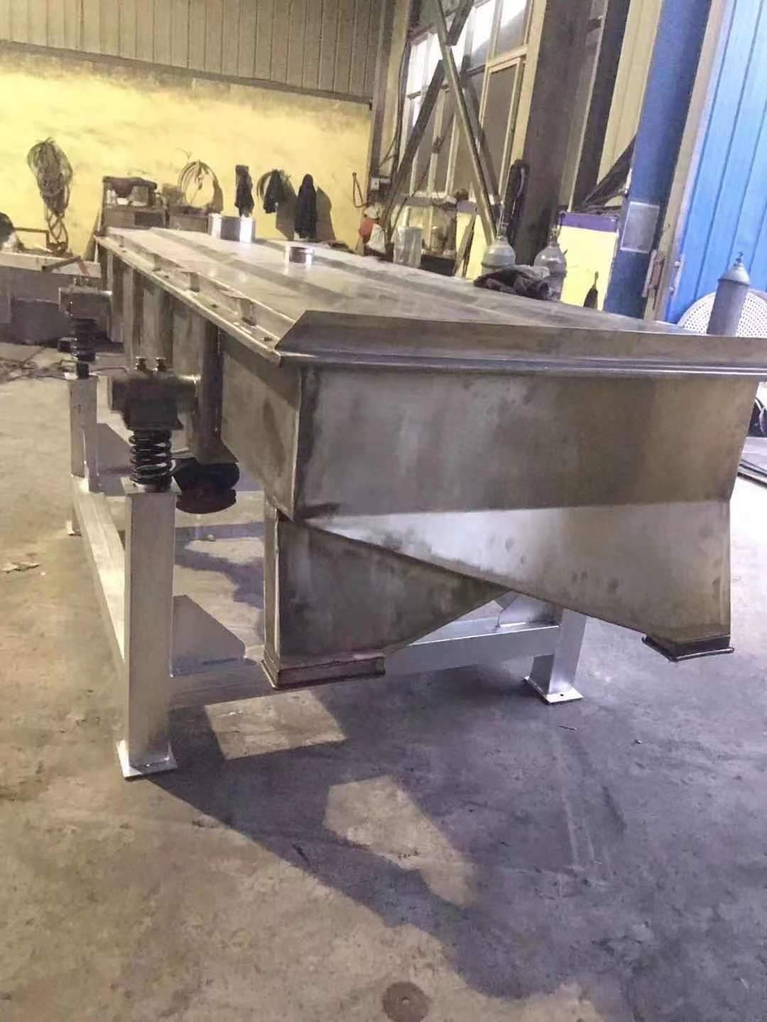 振動(dòng)瀝水直線篩不銹鋼輕型直線振動(dòng)篩