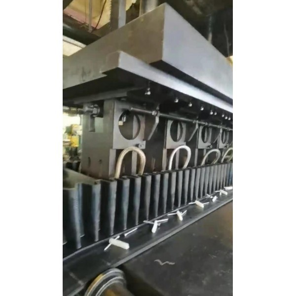 耐磨抗撕裂大傾角裙邊擋邊帶 提升機環(huán)形擋邊輸送帶