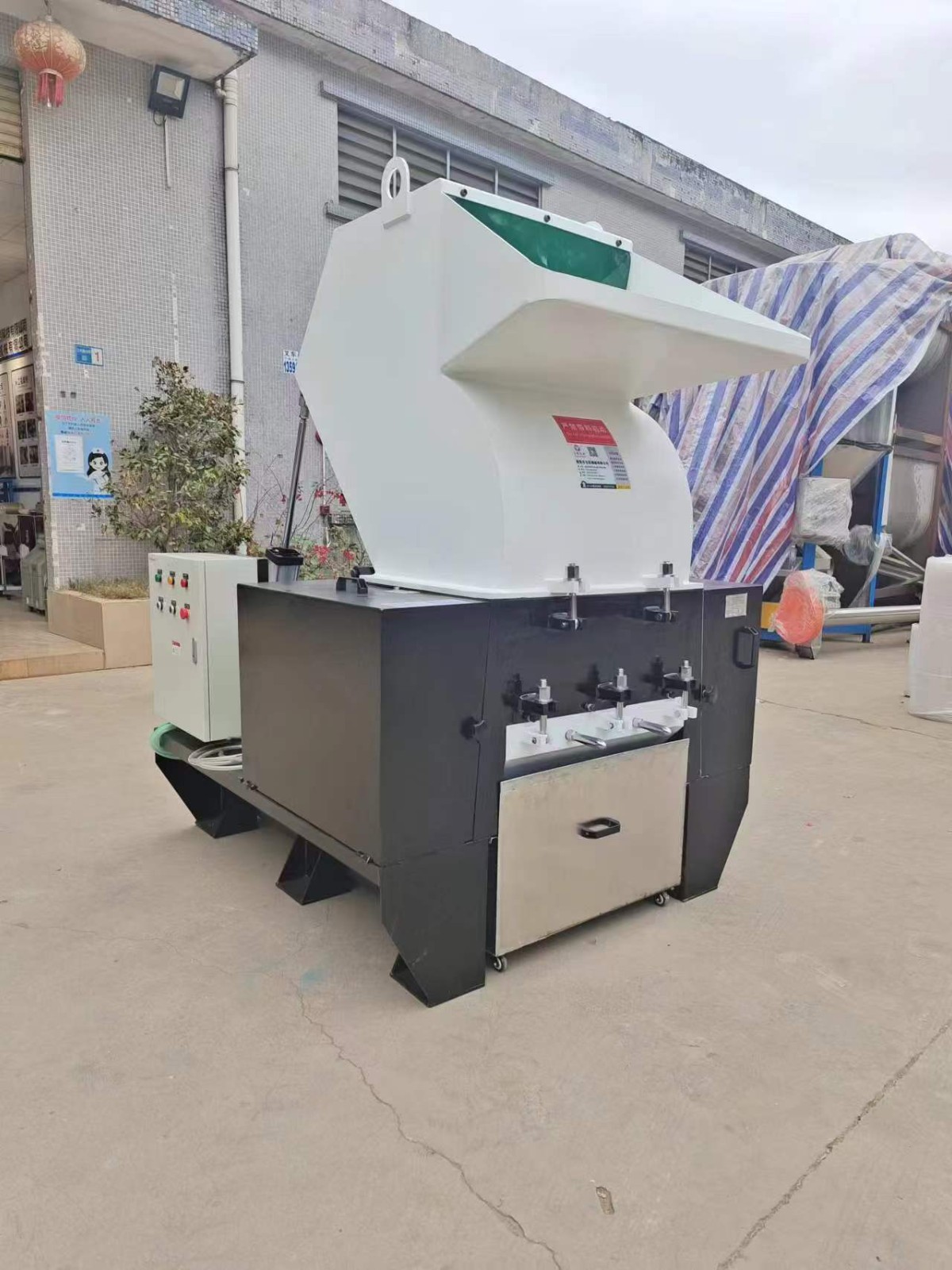 乙丙橡膠EPDM破碎機(jī)，丁苯橡膠SBR粉碎機(jī)、點(diǎn)風(fēng)精密