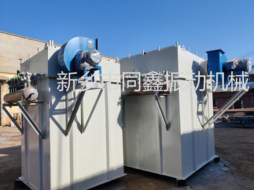 脈沖袋式除塵器，環(huán)保型布袋除塵器，環(huán)保濾袋除塵設(shè)備產(chǎn)品圖片