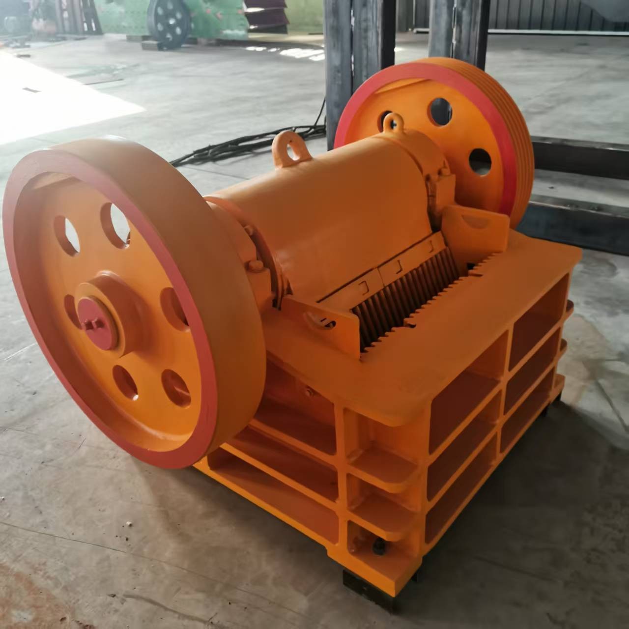 少重PEX150*750細(xì)顎式破碎機(jī)礦石二級(jí)破碎設(shè)備