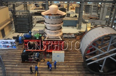 國內(nèi)最大液壓旋回式破碎機(jī)在洛陽制造成功