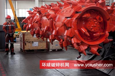 山特維克生產(chǎn)的大型煤礦設(shè)備&mdash;&mdash;掘錨機(jī)