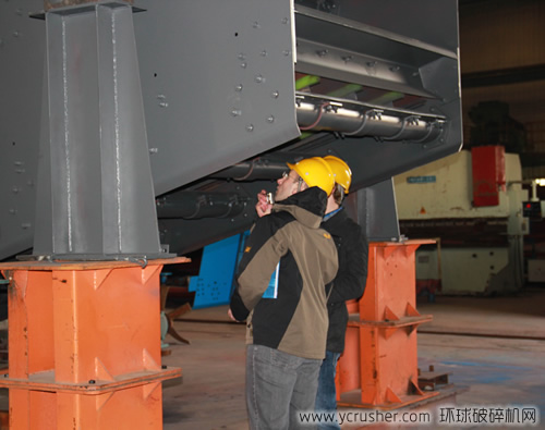 山美重礦出口印尼重型振動篩通過德國專家驗(yàn)收