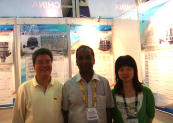 浙江雙金機械集團(tuán)與客戶合影