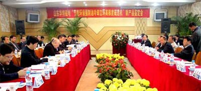 華特磁電&ldquo;節(jié)能環(huán)保強(qiáng)制油冷卻立環(huán)高梯度磁選機(jī)&rdquo;新產(chǎn)品現(xiàn)場鑒定會