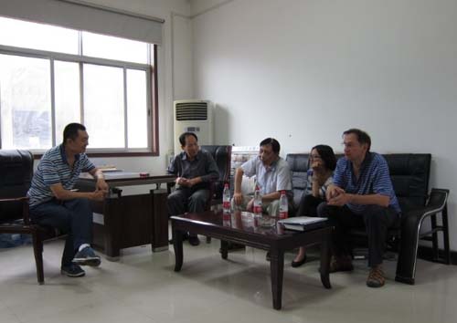 洛陽致力同周平安一行交流耐磨、耐熱鑄件材料問題