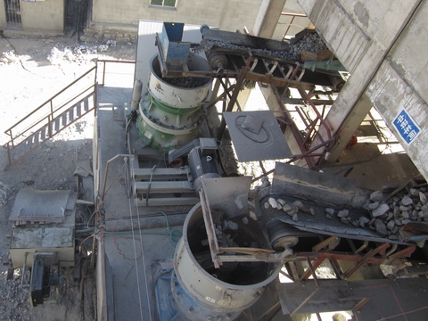 南昌礦山機(jī)械有限公司CC300圓錐破碎機(jī)