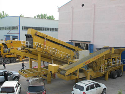 凱興公司移動(dòng)破碎站發(fā)貨現(xiàn)場(chǎng)