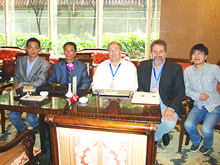 和澳大利亞客戶合影留念