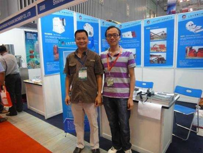 客戶與上海龍景重工同事合影