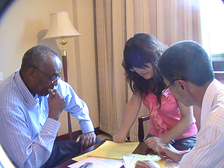 贛東礦機與客商洽談合約