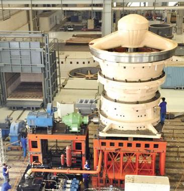 中信重工自主制PXZ1500II液壓旋回式破碎機(jī)