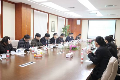 考察團(tuán)對(duì)世邦機(jī)器詳細(xì)參數(shù)及工程案例進(jìn)行系統(tǒng)分析