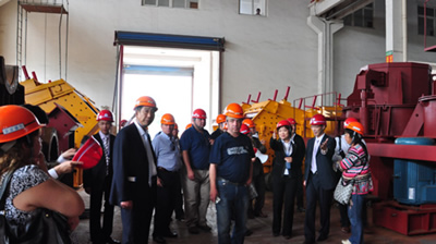 供應(yīng)協(xié)會成員進廠房參觀