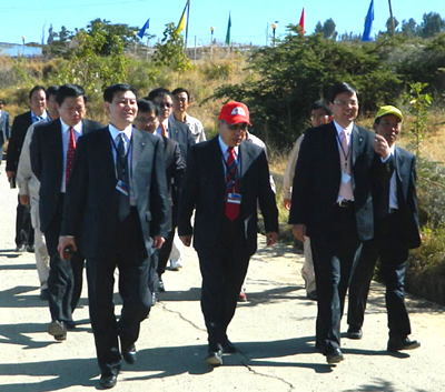 解大使與黃總一行參加DMC項(xiàng)目慶典儀式