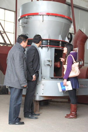 沙特客戶對(duì)石料磨粉機(jī)考察