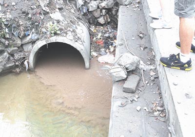 選礦廠未經(jīng)處理的污水直接排入河流