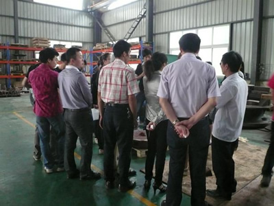 PCL立式?jīng)_擊破碎機產(chǎn)品了解