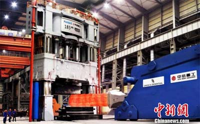 中信重工世界最大最先進18500噸油壓機鍛造438噸特大型鋼錠