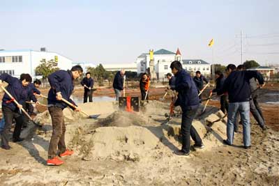 驚天液壓研發(fā)大樓奠基儀式正式啟動(dòng)，主要用于破碎機(jī)、破碎錘等研究開發(fā)