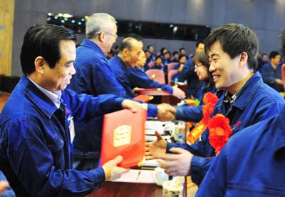 表彰獎(jiǎng)勵(lì)了科技進(jìn)步優(yōu)秀設(shè)計(jì)師和優(yōu)秀工藝師