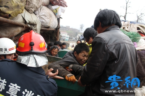 不慎跌入破碎機(jī) 廢品收購(gòu)站內(nèi)一男子左腳被嚴(yán)重粉碎