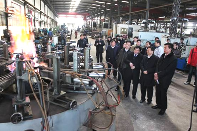 會(huì)代表集體參觀我公司生產(chǎn)車間