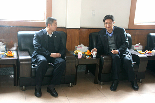 萊蕪市領(lǐng)導(dǎo)到破碎機知名企業(yè)萊蕪煤機指導(dǎo)檢查