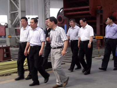  河南常務(wù)副省長李克到洛陽大華重型機(jī)械公司調(diào)研