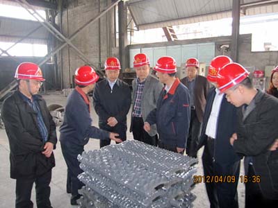 市長(zhǎng)一行視察四川皇龍生產(chǎn)產(chǎn)品 并給予肯定