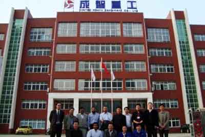 成智重工相關領導與國外客戶合影