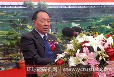 青松集團(tuán)董事長(zhǎng)甘軍在動(dòng)工儀式上講話