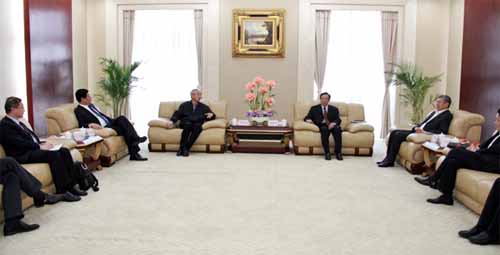 中信重工與海螺集團(tuán)進(jìn)行會(huì)談交流