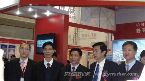 多位領(lǐng)導(dǎo)到鼎盛展臺(tái)視察