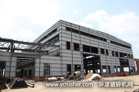 順達重礦2萬平米大型液壓旋回破碎機設(shè)備裝配車間外形結(jié)構(gòu)