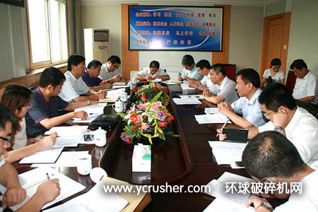 山東煤機(jī)集團(tuán)總經(jīng)理蘭春忠一行到萊蕪煤機(jī)公司督導(dǎo)工作