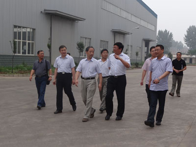 洛龍區(qū)區(qū)委書記李鋼錘一行到洛陽(yáng)大華重工調(diào)研